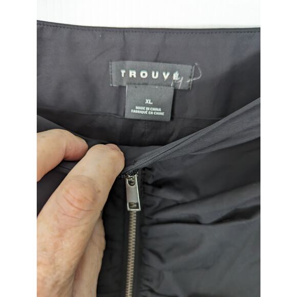 Trouve Black Midi Skirt Ruched Front Faux Zipper Slight Hi Low Size XL - Picture 5 of 8